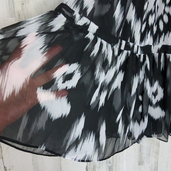 White House/Black Market strapless dress - Picture 5 of 9